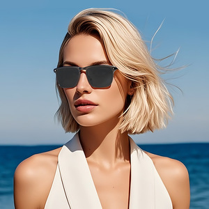 Nuevas Gafas de Sol Unisex Europeas Americanas con Marco Metálico, Protección UV400, Lentes Cuadradas Negras de PC para Conducir y Uso en Exteriores - Product Image 1