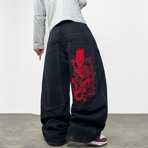 Jeans brodés en gros, broderie Dragon Rouge, coupe oversize, jambe large, personnalisés, amples, en denim, pour hommes - Product Image 1