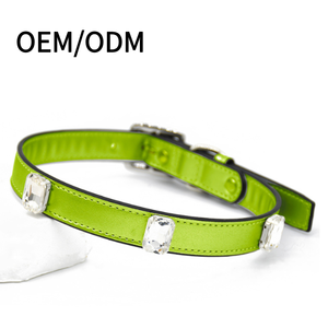 मध्यम बड़े कुत्ते के लिए बड़े क्रिस्टल गैंडे के साथ हैंडमेड शाकाहारी चमड़े का कुत्ता कॉलर - Product Image 1