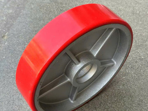 ล้อเลื่อนอุตสาหกรรมแกนเหล็กหล่อ PU ขนาด 4 5 6 8 นิ้ว รับน้ำหนักได้สูง 770 ปอนด์ สีแดง สำหรับงานขนย้ายวัสดุ - Product Image 2