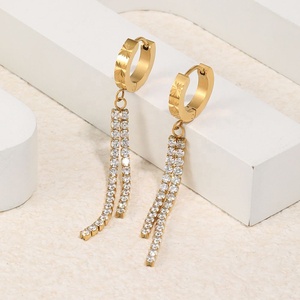 Boucles d'oreilles pendantes longues en acier inoxydable avec zircon et papillon, tendance, cadeau, bijoux minimalistes, hypoallergéniques - Product Image 1