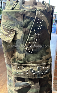 Quần short nam chất lượng cao, kiểu dáng streetwear, họa tiết rằn ri, đính đá, có logo thêu tùy chỉnh theo phong cách thời trang đường phố. - Product Image 3