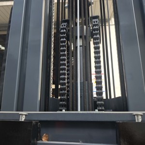 Montacargas Multidireccional de Gran Capacidad de Carga, Radio de Giro Pequeño, Ideal para Espacios Reducidos y Pasillos Estrechos - Product Image 3