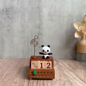 Boîte à musique en bois faite à la main en forme de panda, cadeau personnalisé idéal pour les fêtes, les anniversaires, Noël, les anniversaires d'enfants - Product Image 2