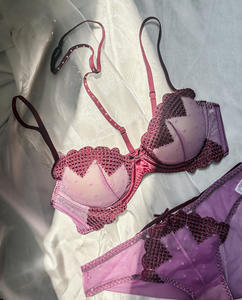 Ensemble de lingerie pour femmes d'usine, soutien-gorge en dentelle avec rembourrage, soutien-gorge anti-affaissement pour poitrine large <span class=keywords><strong>et</strong></span> petite, soutien-gorge à armatures push-up <span class=keywords><strong>et</strong></span> culotte - Product Image 1