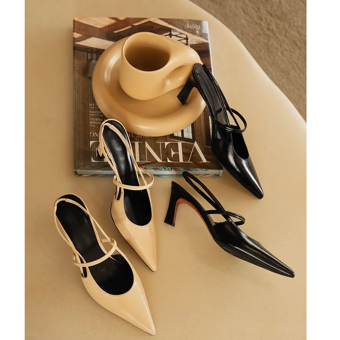 Sandalias planas de cuero con punta estrecha para mujer, zapatos Baotou con tacón trasero, para primavera y verano, 2023