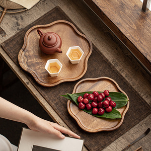 Plateau irrégulier en bois de noyer, plateau à thé et à collations en bois massif, plateau de service pour le thé de l'après-midi et le café - Product Image 1