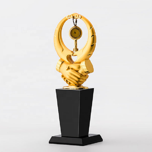 Haute Qualité Or serrer la main cristal trophée trophée en métal avec horloge - Product Image 1