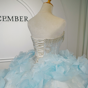 Vestido de Quinceañera Gt26078 Moderno y Elegante en Azul Cielo con Apliques de Organza y Flores, Cuerpo con Cuentas Brillantes, Estilo Princesa - Product Image 5