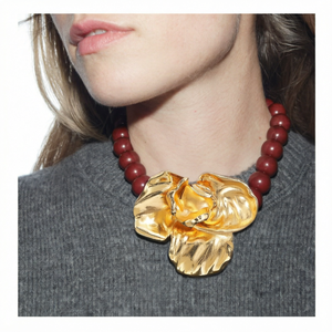 Collier ras du cou tendance avec pendentif fleur massif en alliage et perles, bijoux bouddhistes pour femme, idéal pour les soirées - Product Image 1
