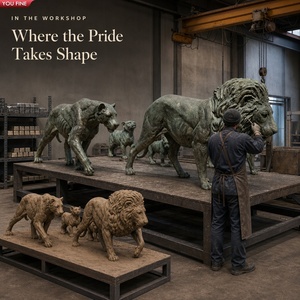 Sculpture YOUFINE en bronze grandeur nature : Famille de lions, groupe de quatre lions en marche, statue pour jardin, parc, propriété, pelouse, aménagement paysager - Product Image 6