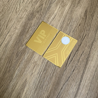 Tarjetas de visita de acero inoxidable de lujo de alta calidad Chip NFC inteligente Logotipo personalizado Espejo VIP Acabado dorado Código QR de frecuencia de 13,56 MHz