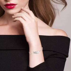 Nouveauté Bracelet en argent sterling 925 avec petit cœur d'amour et ailes, non décolorant, luxe léger pour petite amie, vente en gros d'usine - Product Image 4