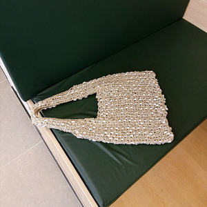 Borsa da donna con <span class=keywords><strong>perline</strong></span> bianca alla moda Versatile borsa da donna a mano <span class=keywords><strong>di</strong></span> nuovo stile leggera <span class=keywords><strong>di</strong></span> lusso a spalla singola sotto le ascelle - Product Image 3