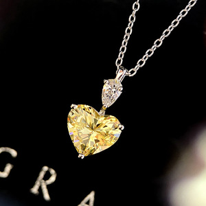 Ciondolo a Cuore in Moissanite, Argento 925 Placcato Oro Bianco, Diamante Giallo con Montatura a Griffe, Romantico Ciondolo Solitario da Donna per Uso Quotidiano - Product Image 1