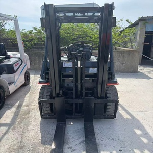 Chariot élévateur d'occasion TCM 3T en promotion – Machine industrielle en excellent état, puissante et performante pour la construction, à vendre - Product Image 6
