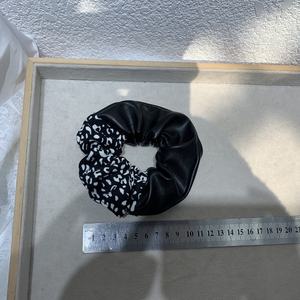 Venta al por mayor leopardo guepardo patrón tela banda para el cabello cuerdas negro costura PU vacas <span class=keywords><strong>Scrunchies</strong></span> - Product Image 3