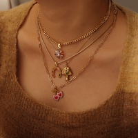 Vente en gros de bijoux plaqués or 18 ct fermoir en acier inoxydable collier pendentif en forme de U avec symbole porte-bonheur en forme de U et tour de zircon
