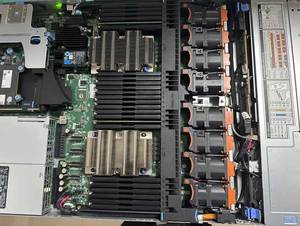 Serveur de stockage haute performance Dell PowerEdge R640 1U avec processeur Xeon Platinum 8200 Series – Idéal pour les centres de données - Product Image 3