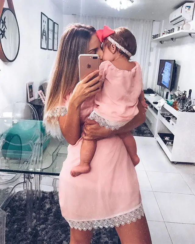 ピンクレース半袖キッズプリンセスベビー女性親子2020母娘ドレスをマッチングするファッションファミリー