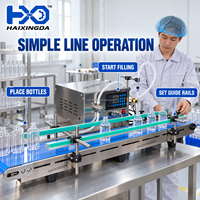 Équipement de remplissage de bouteilles en acier inoxydable avec pompe magnétique et convoyeur, doté d'un capteur photoélectrique pour jus, toner, vinaigre et huile légère