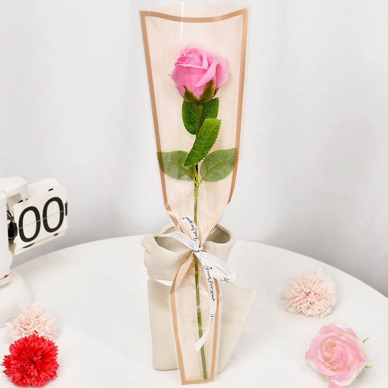 ช่อดอกกุหลาบสีชมพูเดี่ยว