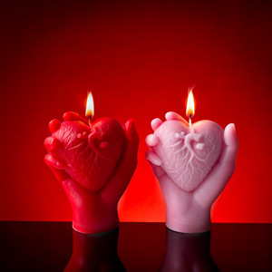 Artistic Hand Figurine Holding Human Heart Scented Candle Novelty Desktop <b>Ornament</b> For Valentines Day <b>Couple</b> Gift Decoration - Product Image 3