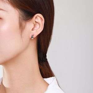 Boucles d'oreilles clous en argent sterling S925 en forme de C, version cuivre personnalisable, minimalistes, simples et élégantes pour femmes, pour un usage quotidien - Product Image 4