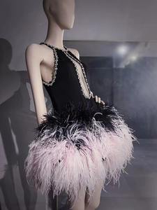 <span class=keywords><strong>QUEENS</strong></span> GOWN Princesa Falda corta Vestido Halter Rosa Pluma de avestruz Traje de escenario Vestido Desfile de moda Vestido de noche de lujo - Product Image 2