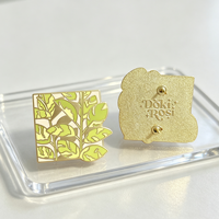 Épinglette en émail dur plaqué or de haute qualité, motif feuille verte, fabriquée sur mesure par l'usine de Kunshan