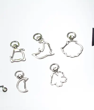 De Metal de encargo Luna estrella flor en forma de garra giratorio langosta cierre gancho clave anillos accesorios de bricolaje para el bolso