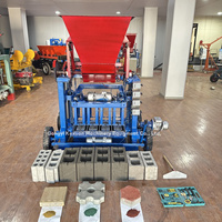 La machine de fabrication de briques mobile automatique est un équipement multifonctionnel de fabrication de blocs de ciment.