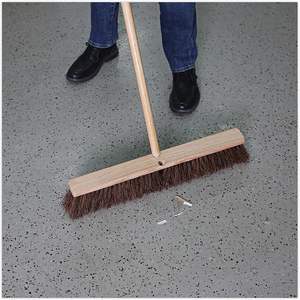 Cepillo de limpieza para pisos Boardwalk 20124 de fibra natural de palma, cabezal de cepillo de 24 pulgadas y 3 1/4 pulgadas, esponja para limpieza de pisos y baños, material PP - Product Image 1