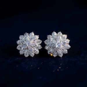 Orecchini a lobo con fiore in oro bianco, cristalli e strass, montatura a griffe, lusso da sposa, da donna E283 - Product Image 2