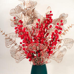 Seau <span class=keywords><strong>de</strong></span> fleurs artificielles en fruits rouges riches, arrangement floral DIY, simulation <span class=keywords><strong>de</strong></span> fruits <span class=keywords><strong>de</strong></span> houx, fleurs décoratives du Nouvel An, vente en gros - Product Image 1