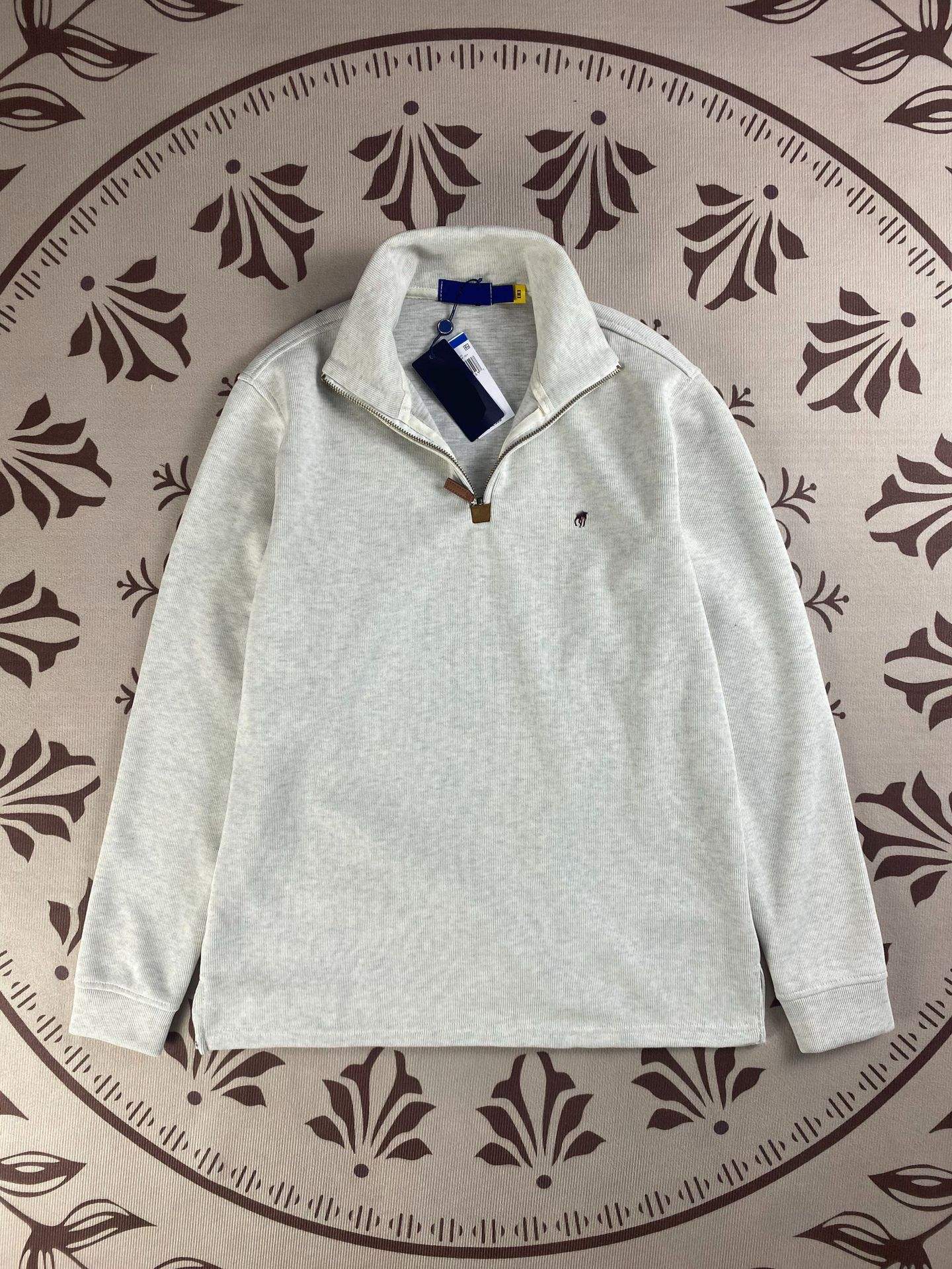 สีเทาอ่อน