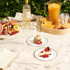 Service de vaisselle de luxe en porcelaine fine écologique avec logo personnalisable et bord doré pour mariage - Product Image 3