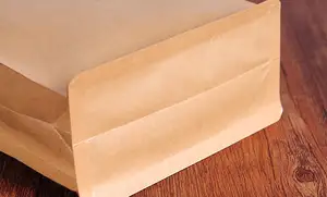 Pochette à fond plat en papier kraft brun anti-odeur écologique Sac d'emballage Doypack de stockage des aliments à fermeture éclair avec fenêtre transparente