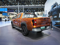 Truk Changan Hunter Knight Edition REEV 2 Motor 4WD Standard Box 2.0T Cargo Pick up Truck