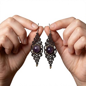 Pendientes de Cristal de Tungsteno Hechos a Mano Estilo Vintage con Baño de Oro, Certificados por IGI - Product Image 1
