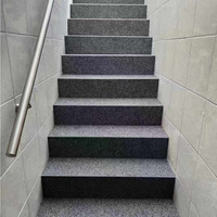 Revêtement de sol en pierre de quartz sans joint de qualité supérieure, utilisation intérieure/extérieure, surface résistante aux UV pour les terrasses de piscine, les patios, les escaliers