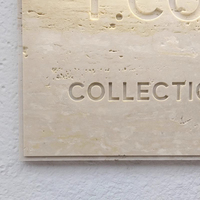Panneau moderne personnalisé en travertin Logo créatif Plaque en travertin en marbre naturel pour décoration de magasin pour villas