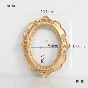 In China Hergestellter Goldener Vintage-Relief-Harz-Bilderrahmen, Klein, Rund oder Quadratisch, als Fotorequisite - Product Image 4