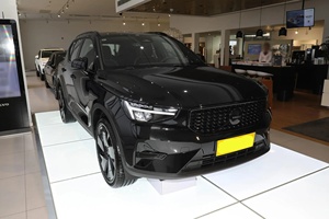 Auto Usado 2025 XC40 <span class=keywords><strong>B4</strong></span> <span class=keywords><strong>AWD</strong></span> Edición Especial Negra, Estilo Completamente Negro, SUV MHEV de 48V, Envío Disponible a Todo el Mundo - Product Image 3