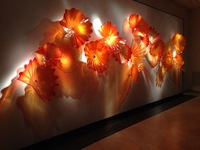 Panneaux muraux découpés au laser décoratifs de fleurs de couleur orange peintures en verre de Murano pour la décoration intérieure