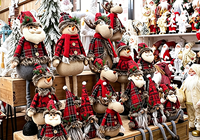 Animiertes LED-beleuchtetes Weihnachtsdorf mit beweglichem Weihnachtsmann-Schlitten und Rentieren, Tischdekoration aus Kunstharz für Zuhause und Feiertage