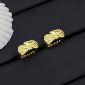 Pendientes Huggie Chapados en Oro de 24K al por Mayor de Fábrica JXX, Accesorios Geométricos de Moda para Mujer Hechos de Latón para Regalos - Product Image 2