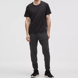 Pantalones Deportivos Minimalistas de Nailon Personalizados, Resistentes al Viento, de Corte Recto y Bien Hechos para Hombre - Product Image 1