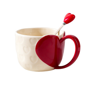 Taza <span class=keywords><strong>de</strong></span> Café <span class=keywords><strong>de</strong></span> Cerámica con Forma <span class=keywords><strong>de</strong></span> Corazón Rojo, Taza <span class=keywords><strong>de</strong></span> Agua <span class=keywords><strong>para</strong></span> Parejas con Patrón <span class=keywords><strong>de</strong></span> Corazón en Relieve, Taza <span class=keywords><strong>de</strong></span> Cerámica Personalizada <span class=keywords><strong>para</strong></span> el Día <span class=keywords><strong>de</strong></span> San Valentín o Bodas - Product Image 4