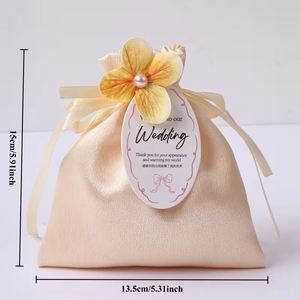 Sacs Cadeaux Élégants en Soie Satinée pour Baby Shower avec Pendentif Floral et Étiquettes de Remerciement pour Mariage - Product Image 2